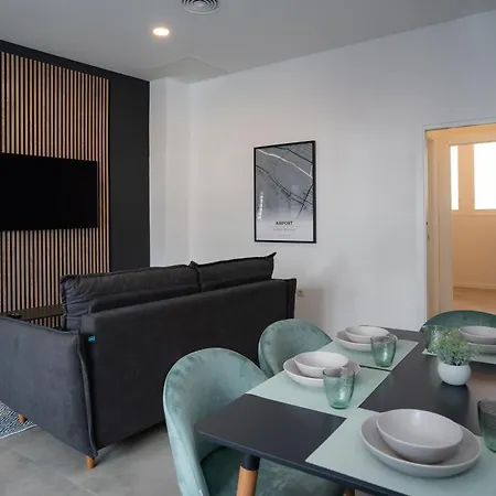 Nomad - Airport I Apartment